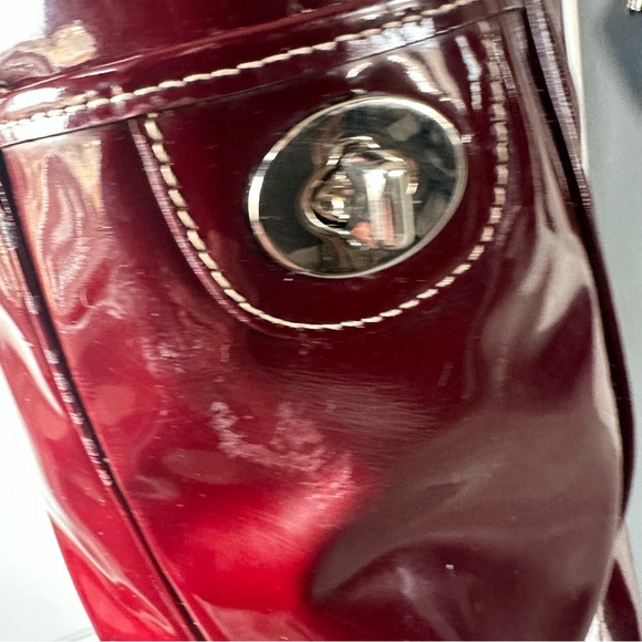 Y2K Coach Red East West Gallery Patent Leather Tote Side Turnlocks - Picture 5 of 10